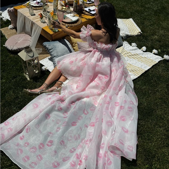 Selkie Kiss on the Lips Dress and Train - Picture 3 of 3